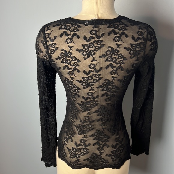 Cabi Longe Sleeve lace Tee - Picture 10 of 11